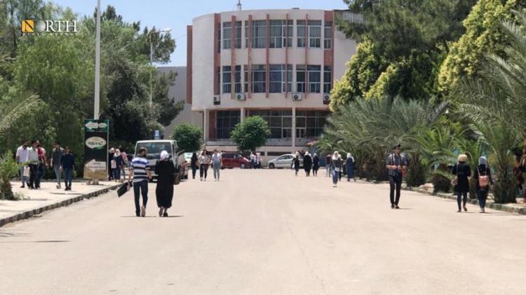 Hundreds of thousands in fees...Damascus University students doubt free ...