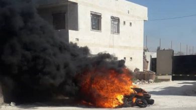 Protesters in Idlib set tires on fire in the vicinity of one of the Turkish points