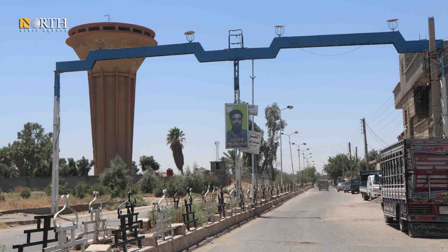 Entrance to the town of Thiban, east of Deir ez-Zor – North Press