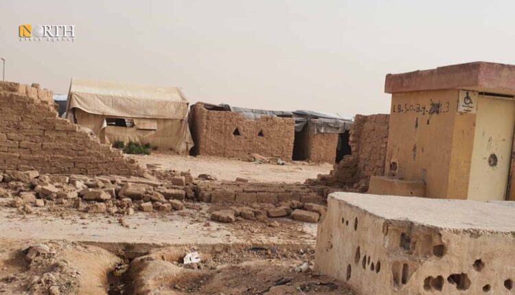 A destroyed mud wall in the dust storm in Deir ez-Zor – North Press