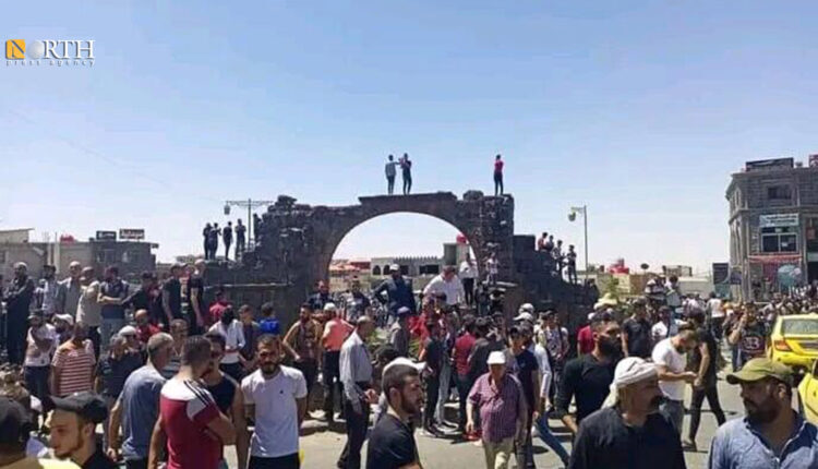 A gathering of people in al-Mashnaqa square in the center of Suwayda – North Press