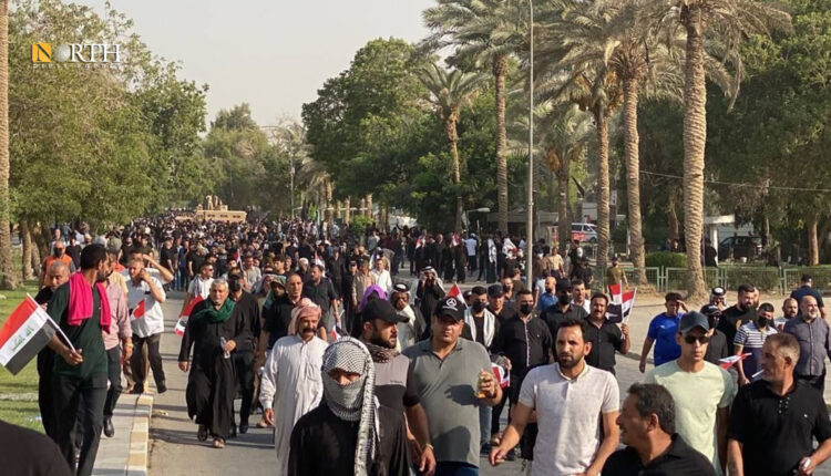Protesters in the vicinity of the hanging bridge in Baghdad – North Press