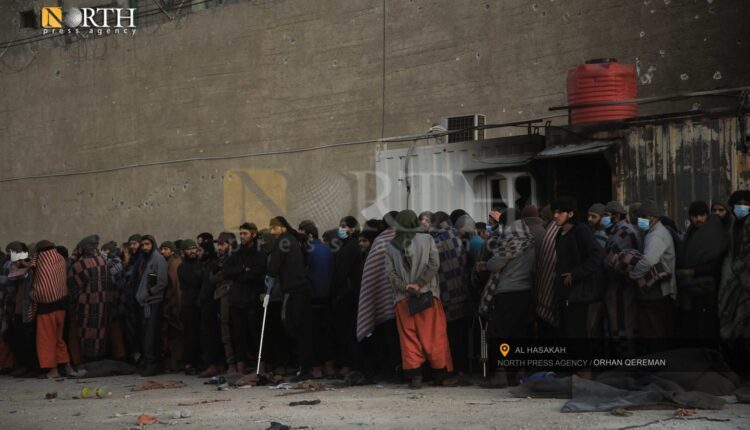 ISIS militants surrendering to the SDF on the outskirts of al-Sinaa Prison in Hasakah city – North Press