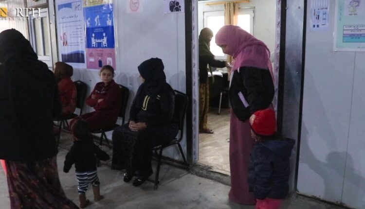 IDPs wait for their turn to treat their children in a medical point for the KRC in Syria’s Hasakah – North Press