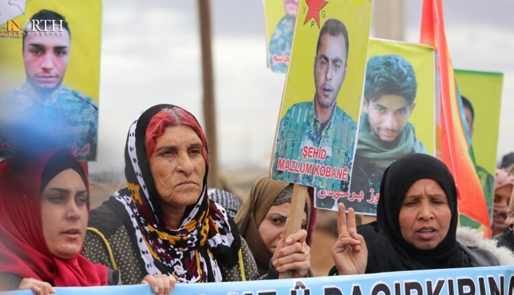 A protest in front of the Russian base in Qamishli against the Turkish attacks – North Press