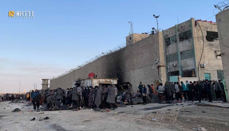 ISIS militants surrendering to the SDF on the outskirts of al-Sinaa Prison in Hasakah city – North Press