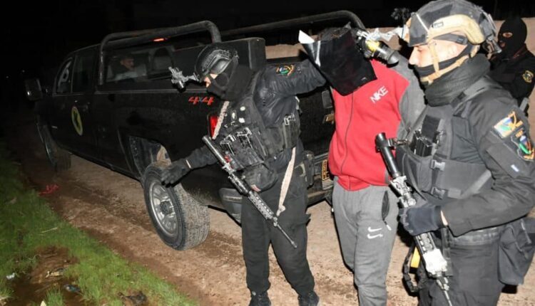 Arresting a militant of ISIS- the official page of Yahya Rasool, the spokesman of the commander in chief of the Armed Forces.