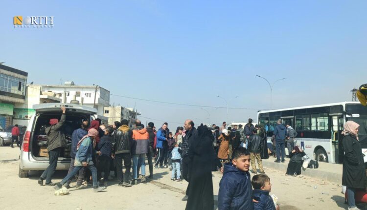 Syrians arrive at Bab al-Hawa border crossing with Turkey in northern Idlib to enter Syrian territory – North Press