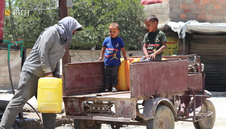 An old man in Hasakah city holding a container after filling it with water from water tanks filled by NGOs – North Press