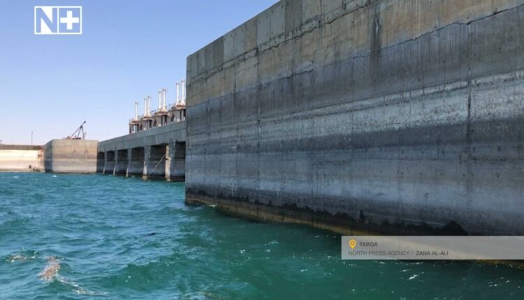 Visible drop in the vertical level of the lake of Euphrates Dam in Tabqa, northern Syria – North Press
