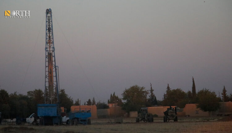 Heavy vehicles in southern Amuda working on implementing the newly announced project to extract water from southern Amuda to Hasakah city – North Press