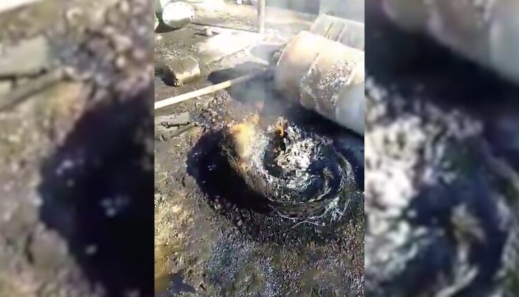 Burning the contents of the Daranj water station in the eastern countryside of Deir ez-Zor, eastern Syria