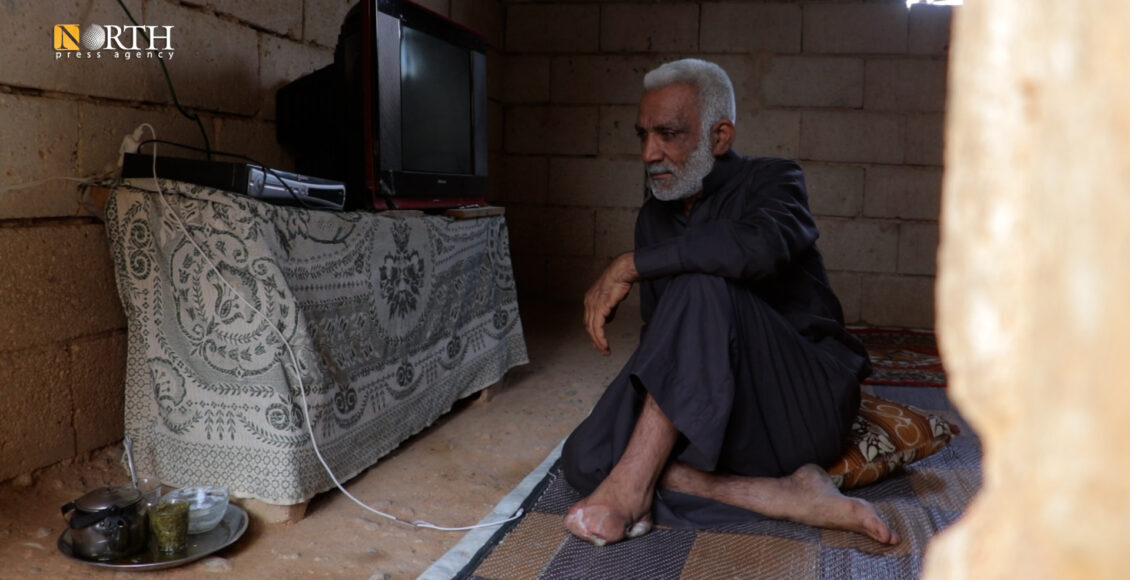 An IDP from the Turkish-occupied city of Tel Abyad in a dilapidated house in Raqqa in northern Syria, Oct. 10, 2023 – North Press