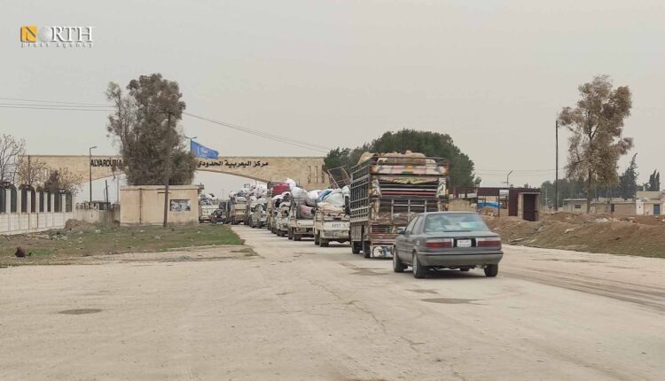 A convoy of Iraqi families at al-Ya'rubiyah crossing, leaving Hawl Camp and heading to their country – North Press/Archive