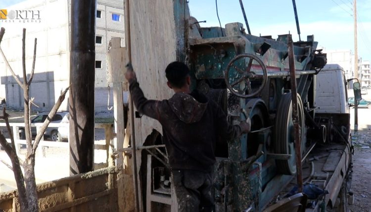 Residents of Kobani resort to digging wells after water cuts from Tishrin Dam due to Turkish-backed attacks.