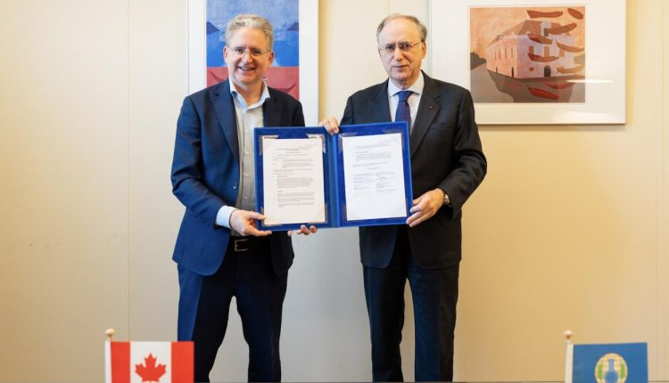 Permanent Representative of Canada to the OPCW, Hugh Adsett, and OPCW Director-General, Fernando Arias – OPCW