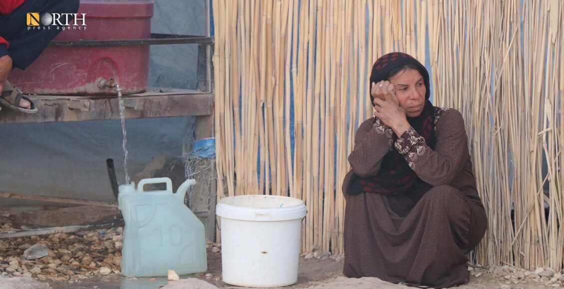 ئاوارەیەکی کامپی واشۆکانی سەتڵەکانی پڕدەکاتەوە لە ئاو – نۆرس پرێس