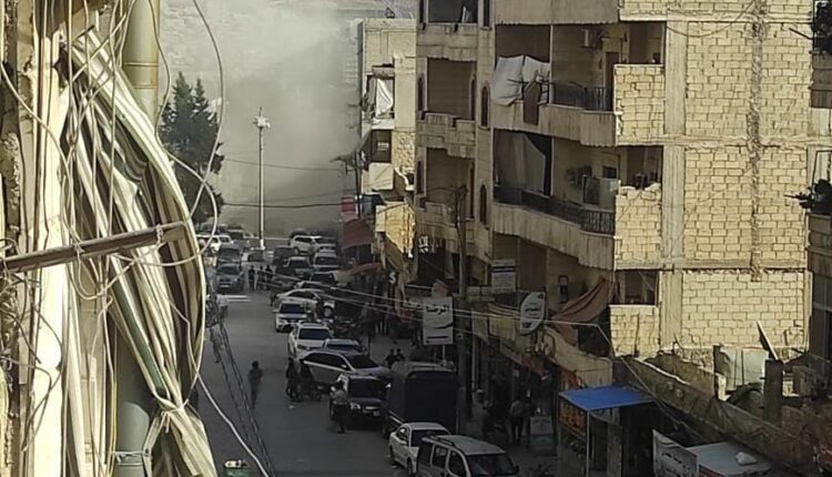 دوکەڵی تەقینەوەی مۆتۆڕسکیلێک شەقامی راجۆ لە ناوەندی عەفرین - دەستاودەست