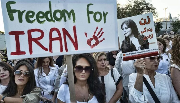 خۆپیشاندانەکانی ئێران و رۆژهەڵاتی کوردستان – دەستاودەست