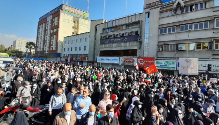 خۆپیشاندان له‌ ئێران دژ به‌ كوژرانی ژینا ئه‌مینی- ئینته‌رنێت