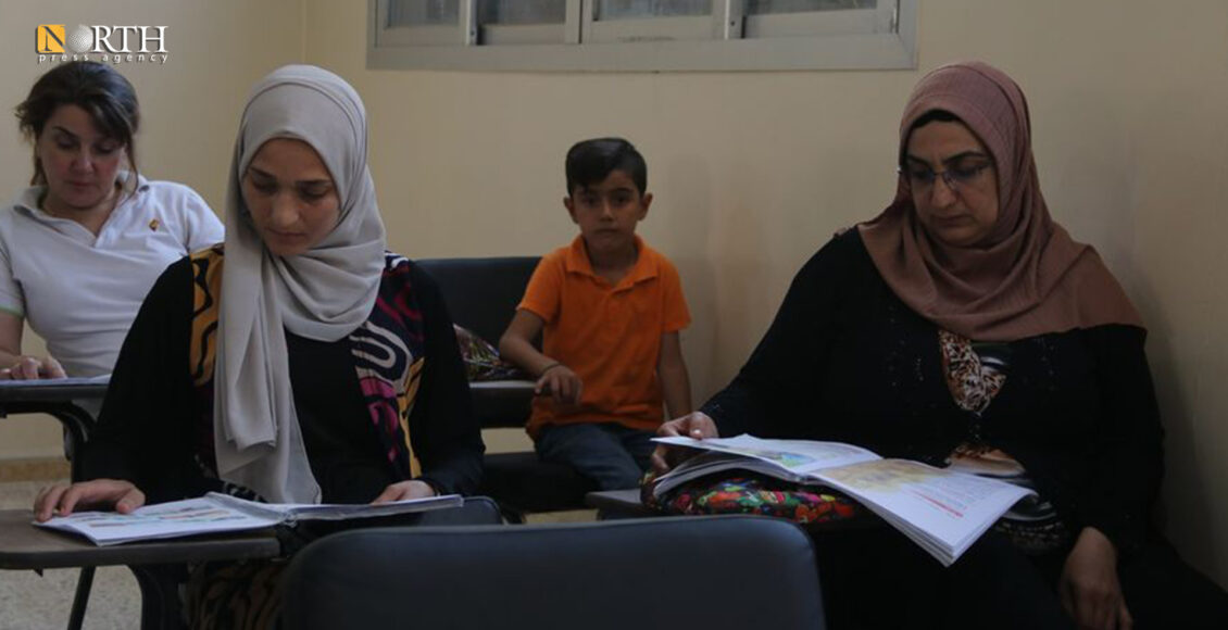 ژنە بەتەمەنەکانی قامشلۆ روو لە قوتابخانەکانی زمانی کوردی دەکەن- نۆرس پرێس