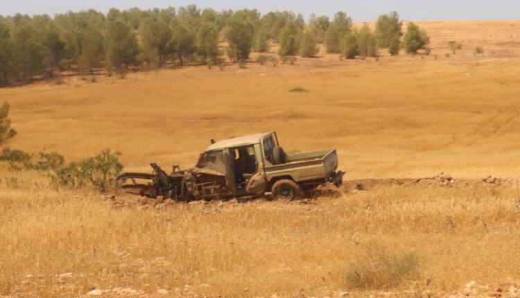 ئۆتۆمبێلێک کە لەلایەن "هەسەدە" لە کاتی هێرشکردنە سەر گوندەوارەکانی مەنبج تێکشکێنرا - ماڵپەڕی "هەسەدە"