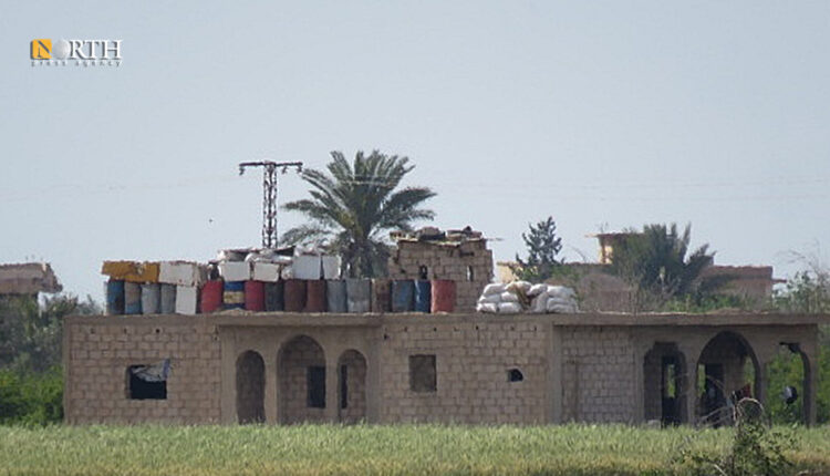 بارەگای میلیشیایەکی سەر بە ئێران لە شارۆچکەی ئەلدوێر بەرامبەر گرانیچ لە رۆژهەڵاتی دێرەزوور – نۆرس پرێس