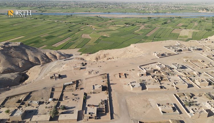 دیمهنێك له ئاسمانهوه، ماڵە چۆڵبووەکانی ژێر دەسەڵاتی میلیشیاكانی سهر به ئێران نیشان دهدات لە دێرەزوور – نۆرس پرێس