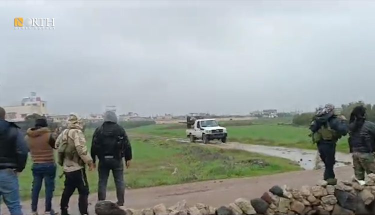شەڕ و پێکدادان لە نێوان گروپە چەكدارە ناوخۆییەکانی گوندەواری درعا كە تۆمەتبارن بەوەی سەر بە داعشن - نۆرس پرێس