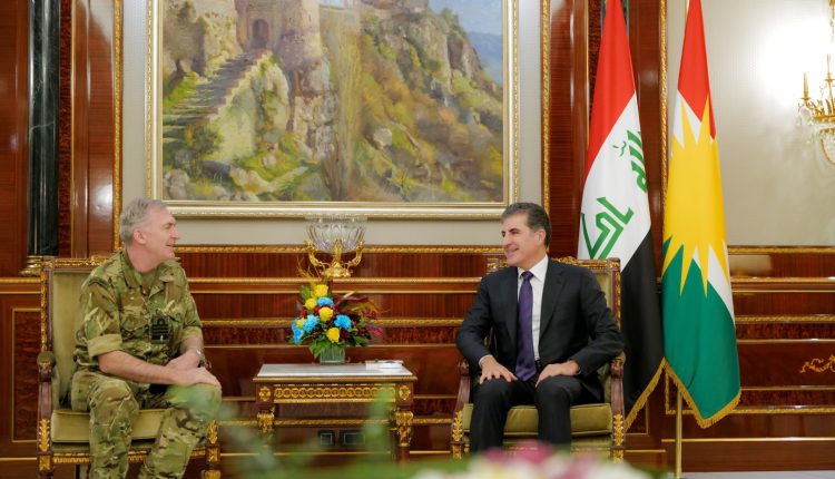 نێچیرڤان بارزانی سەرۆکی هەرێمی کوردستان و ئەدمیراڵ سێر ئه‌نتۆنی ڕاداکين، سوپاسالاری بەریتانیا - سەرۆکایەتیی هەرێمی كوردستان