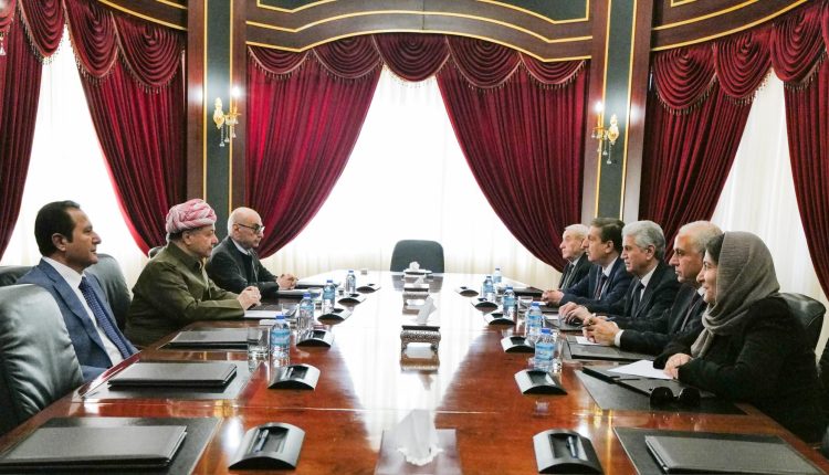 کۆبونەوەی سەرۆک بارزانی لەگەل شاندێکی سەرکردایەتیی ئەنەکەسە - بارەگای بارزانی