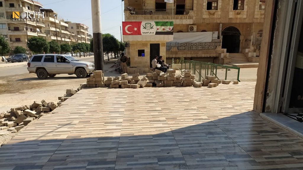حاجز لفصيل جيش الشرقية في شارع الفيلات بمدينة عفرين بريف حلب الشمالي - نورث برس