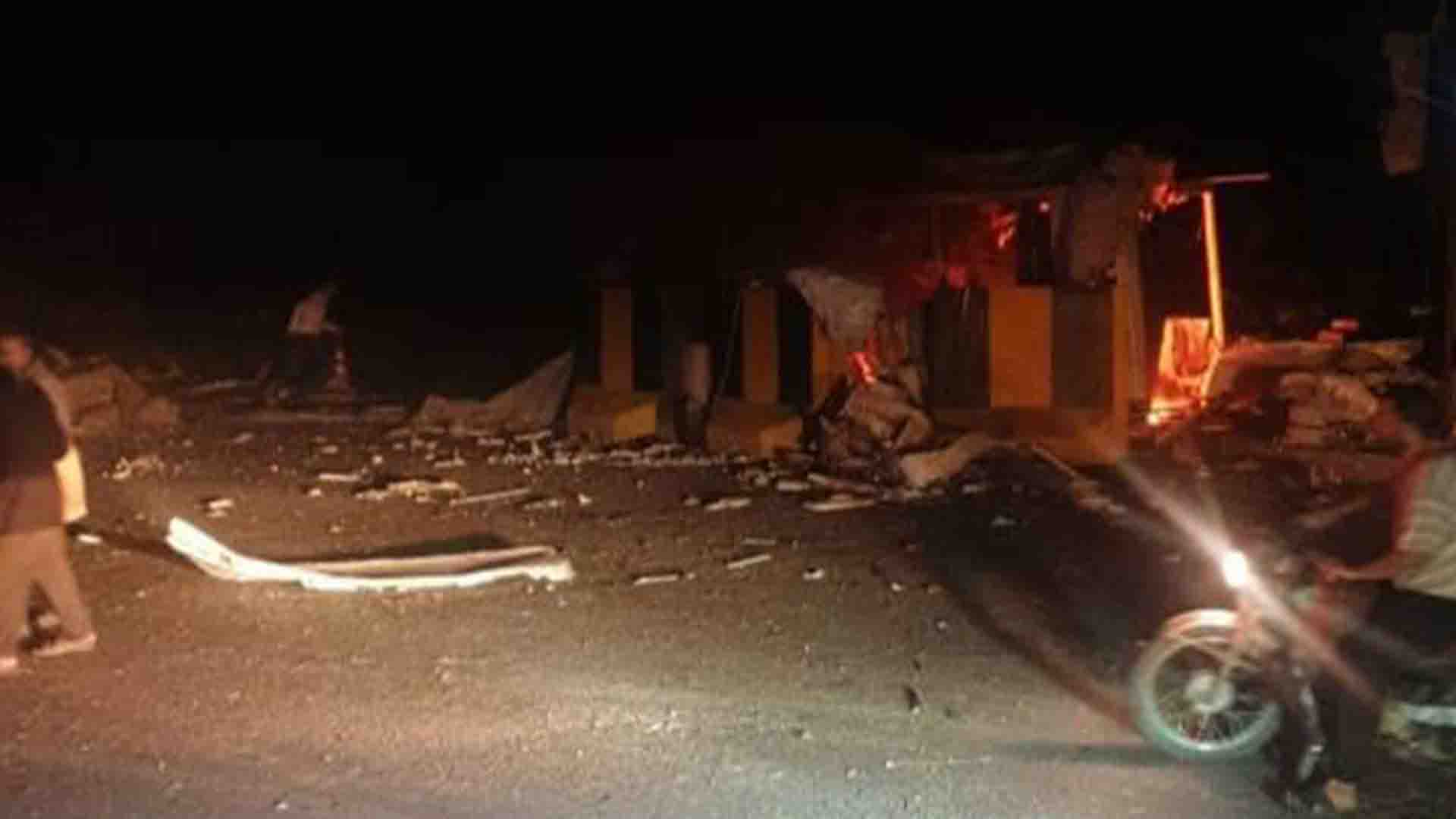آثار تفجير حاجز الشرطة بمدينة الباب شرق حلب - متداول