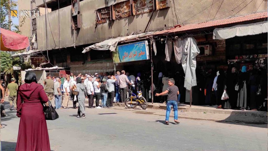 الازدحام على فرن الرازي الحكومي بمدينة حلب – نورث برس