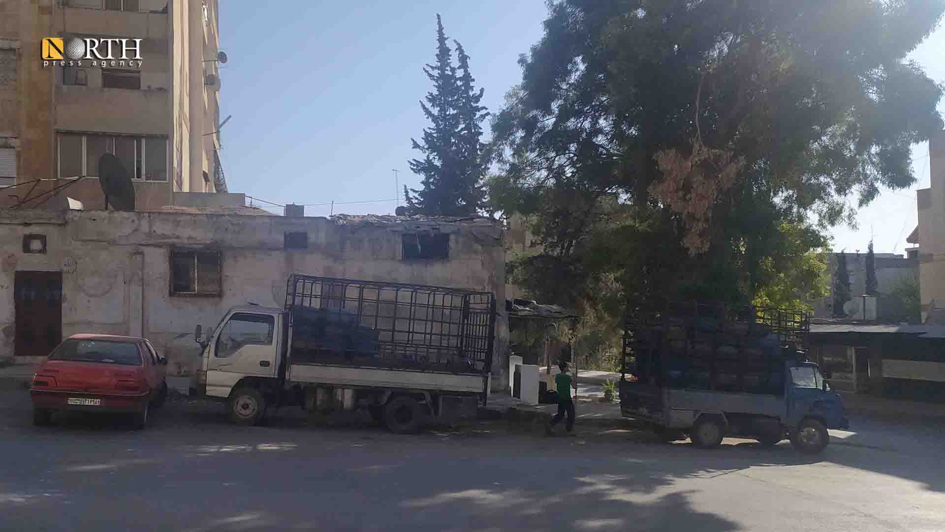حلب- سيارات توزيع اسطوانات الغاز في حي المشارقة بحلب- نورث برس