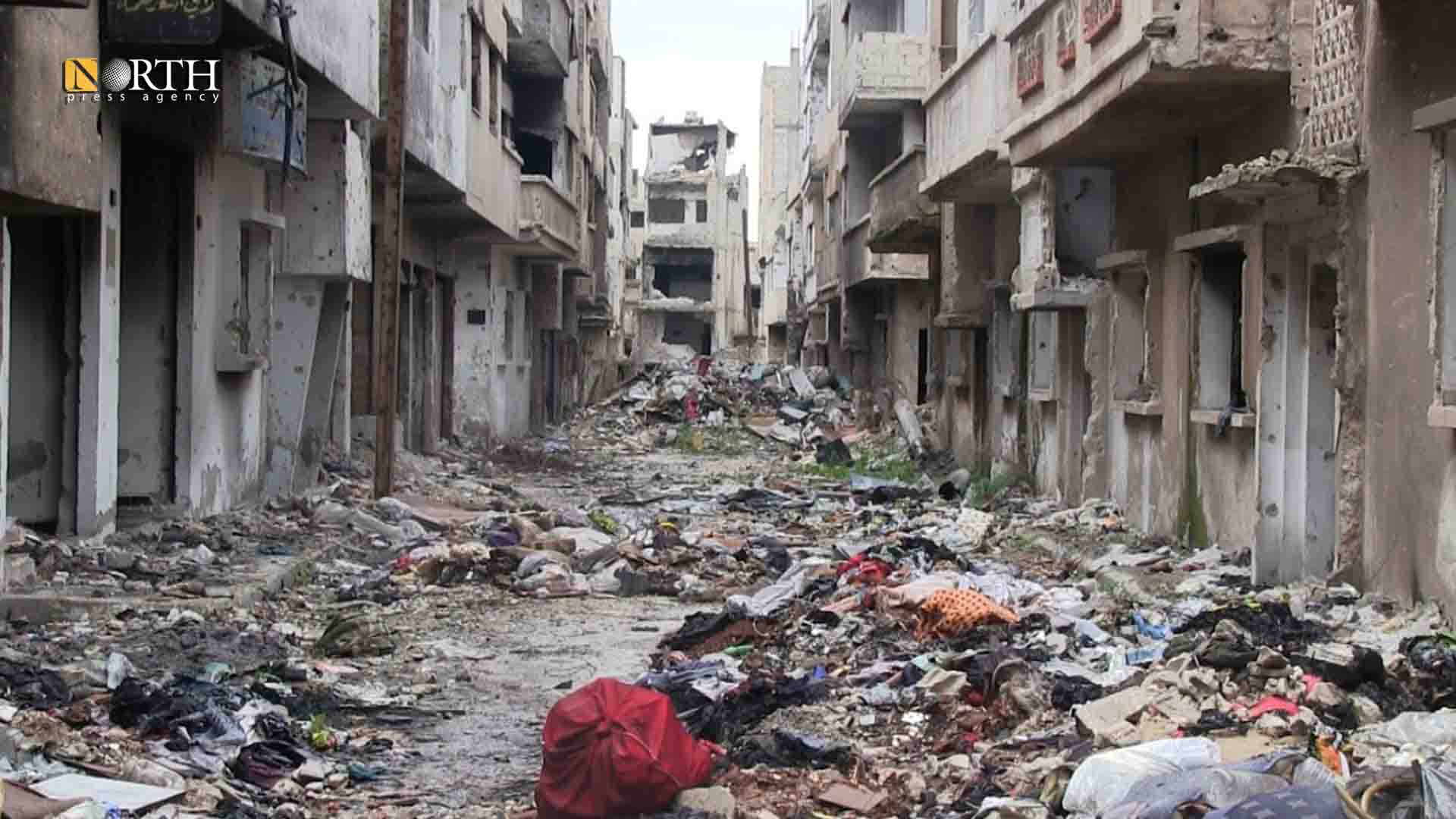 من آثار الحرب في أحد شوارع مخيم اليرموك جنوبي دمشق - نورث برس