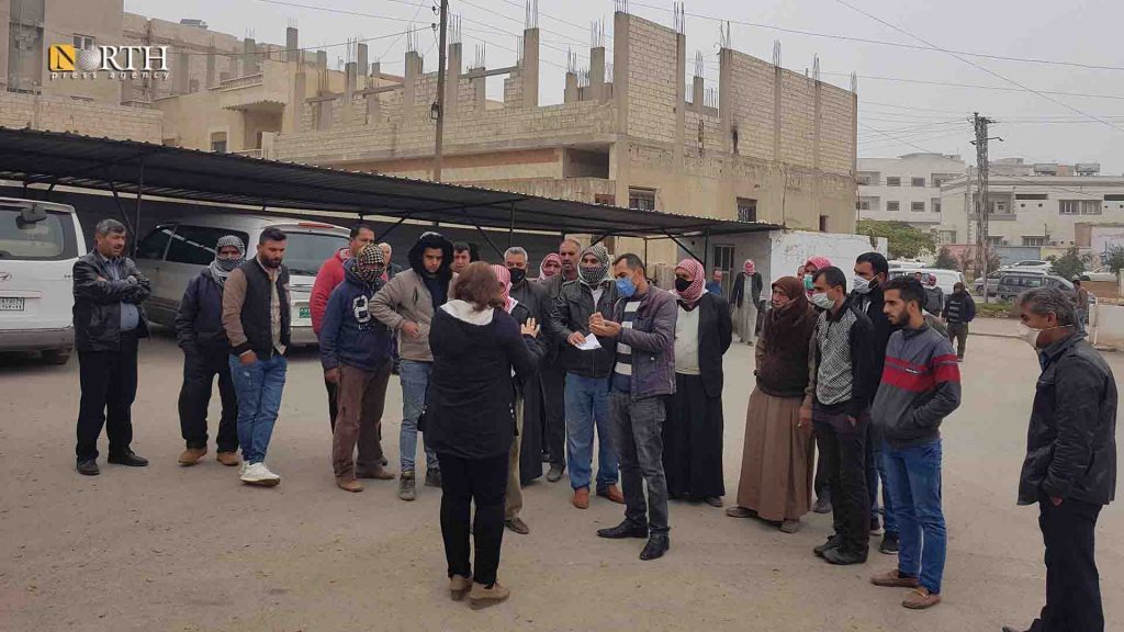 مزارعون يجتمعون أمام مجلس مقاطعة كوباني – نورث برس