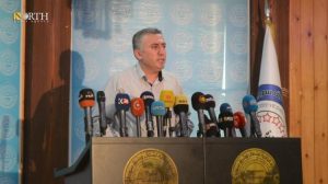 الرئيس المشارك لهيئة الصحة في الإدارة الذاتية خلال مؤتمر صحفي - نورث برس/ أرشيف