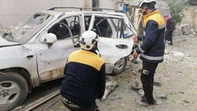 أثار الدمار الذي خلفه انفجار سيارة مفخخة وسط ناحية جنديرس