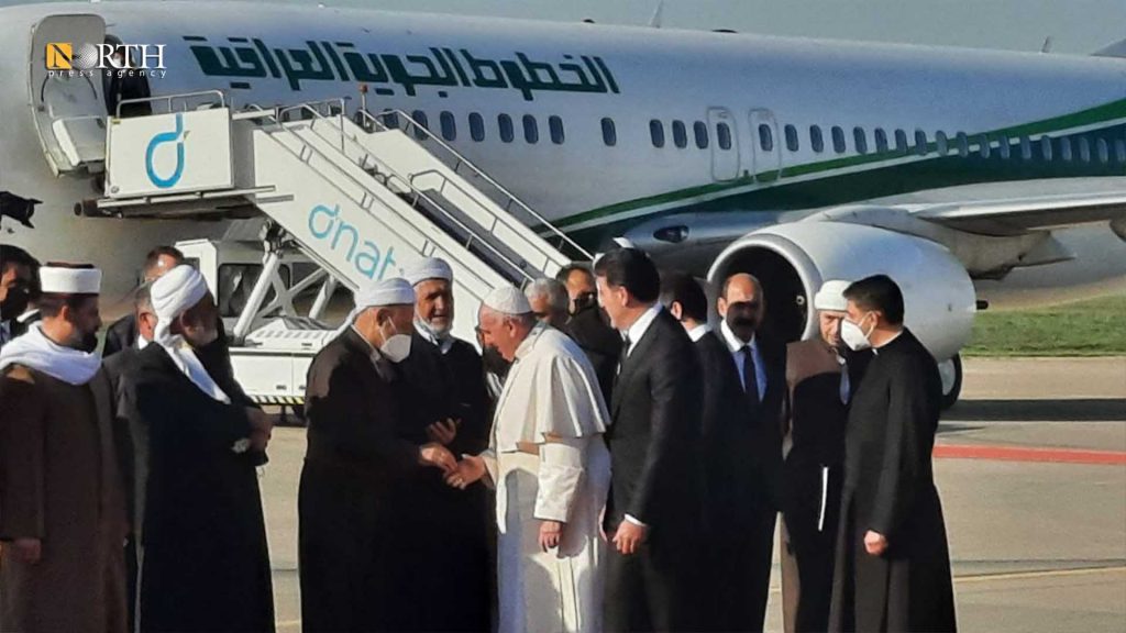 استقبال بابا الفاتيكان في مطار أربيل من قبل عدد من رجال الدين ـ نورث برس