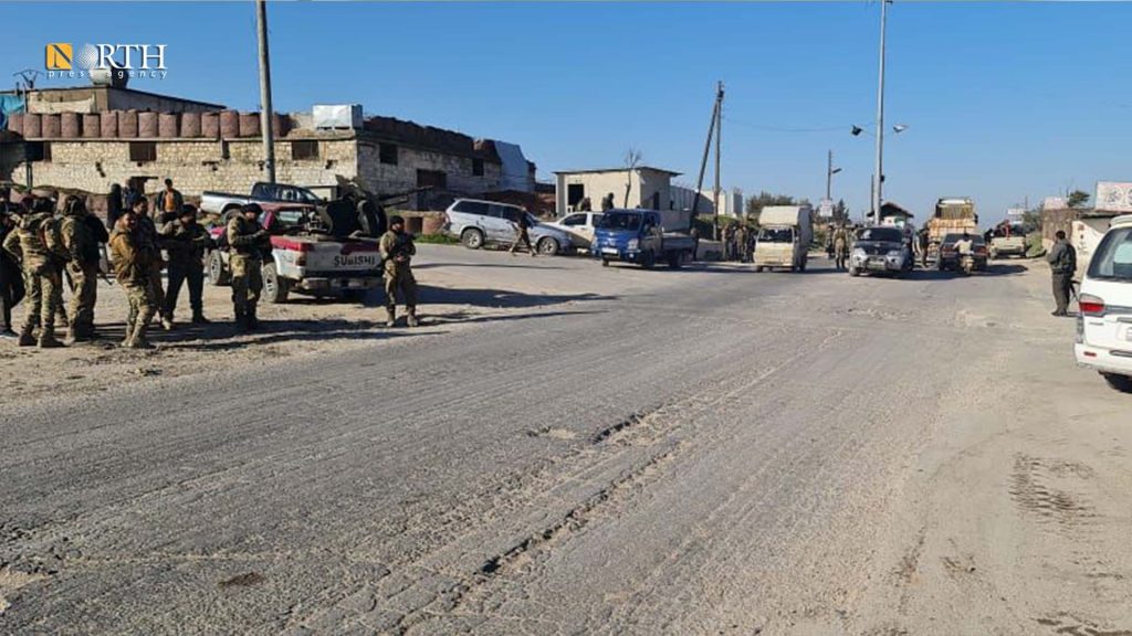عناصر لفصيل جبهة الشامية عند مفرق كفر جنة بريف عفرين – أرشيفية/ نورث برس