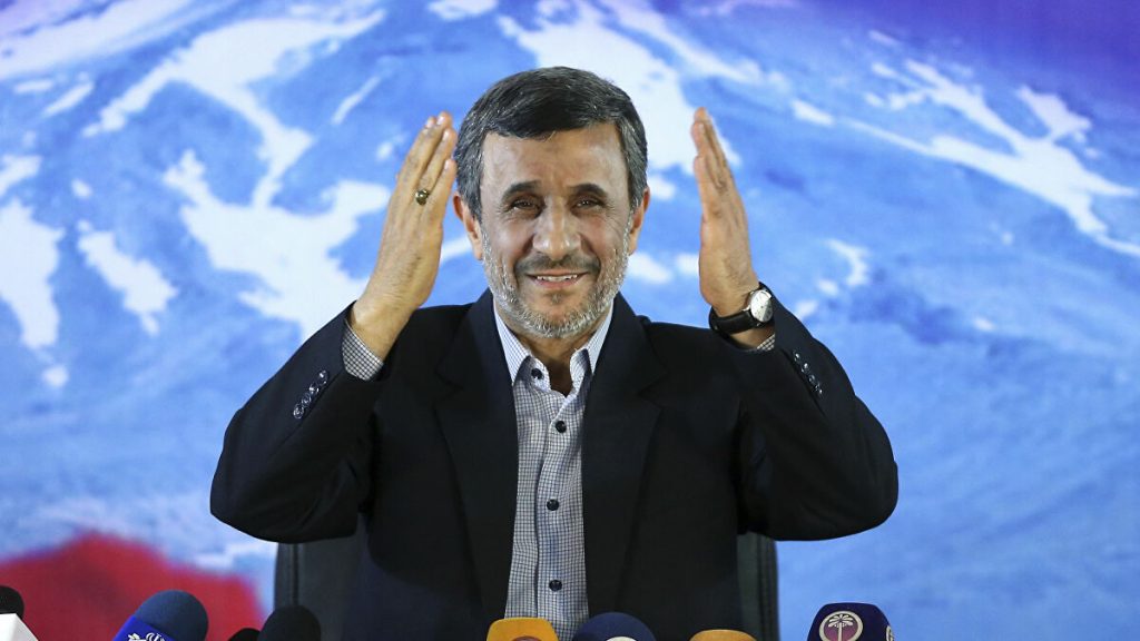 الرئيس الإيراني السابق محمود أحمدي نجاد