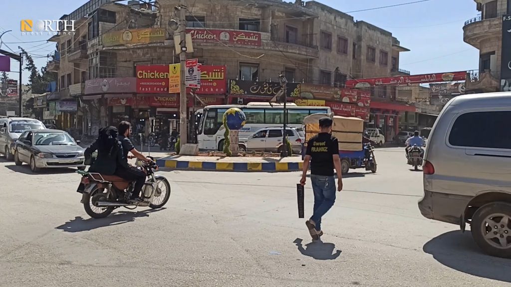 دوار الكرة وسط مدينة إدلب- نورث برس