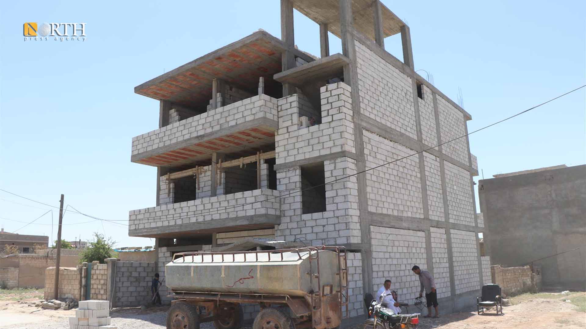 بناء قيد الإنشاء في بلدة تل تمر-نورث بريس