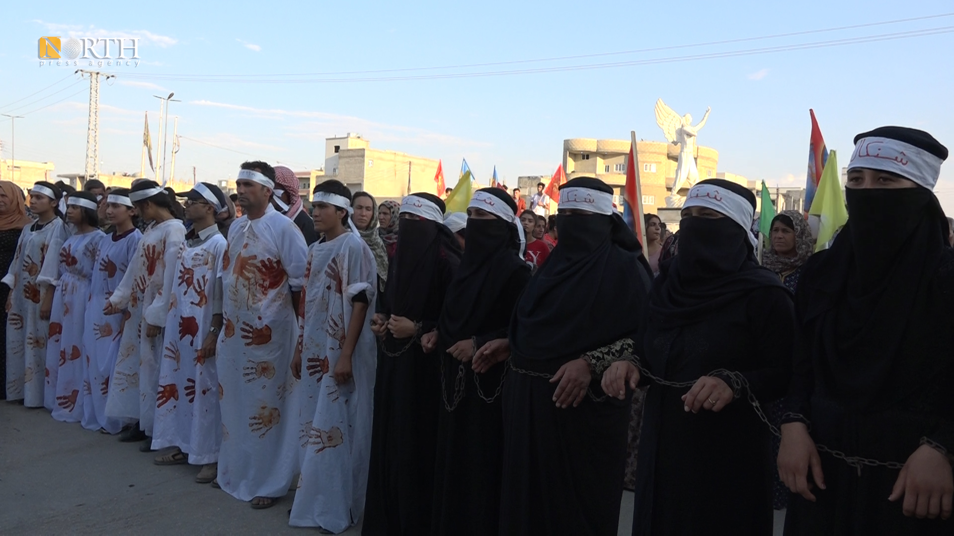 مسيرة في كوباني تضامناً مع الضحايا الإيزيديين في ذكرى هجمات داعش على شنكال