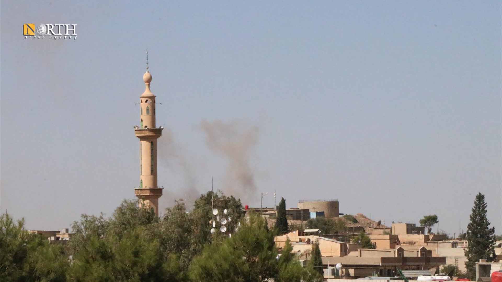 أعمدة دخان ناتجة عن قصف تركي لقرية تل كيفجي بريف الحسكة - نورث برس