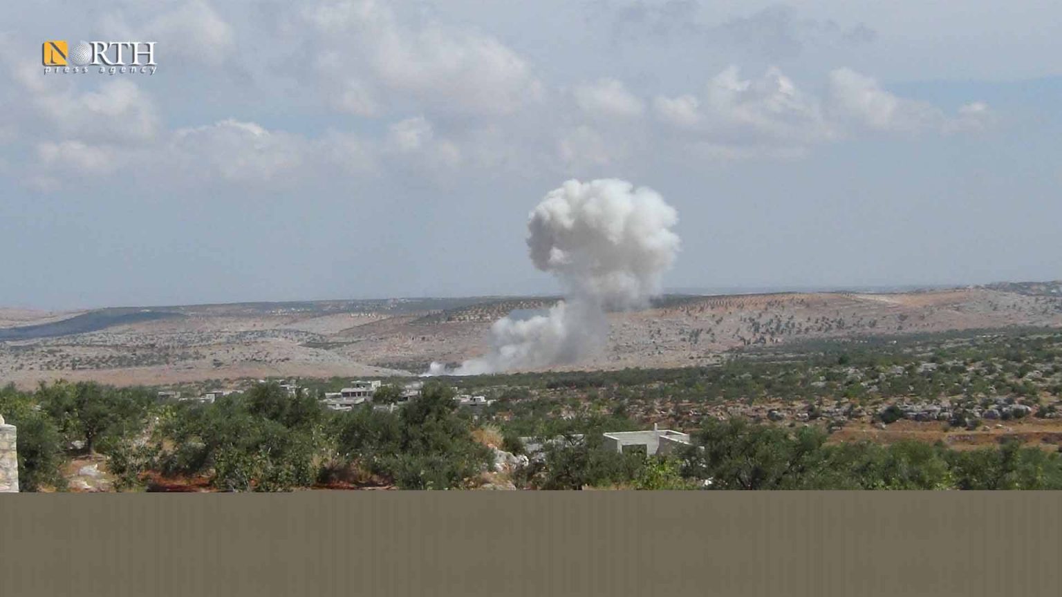 غارة جوية روسية على أطراف بلدة البارة جنوب إدلب - أرشيف/ نورث برس
