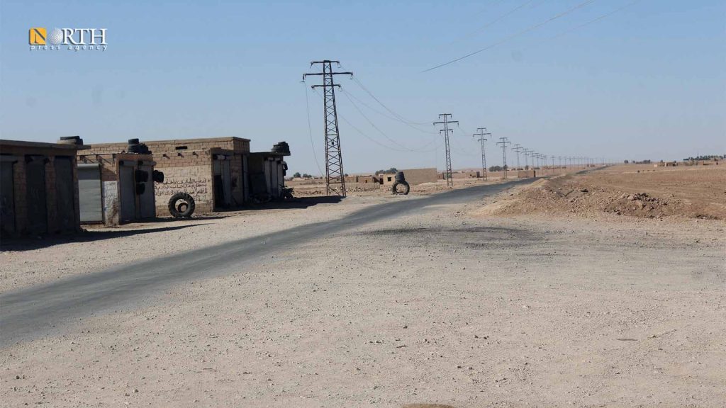 الطريق الواصل ما بين بلدة الدشيشة وقرية العمو جنوب الحسكة