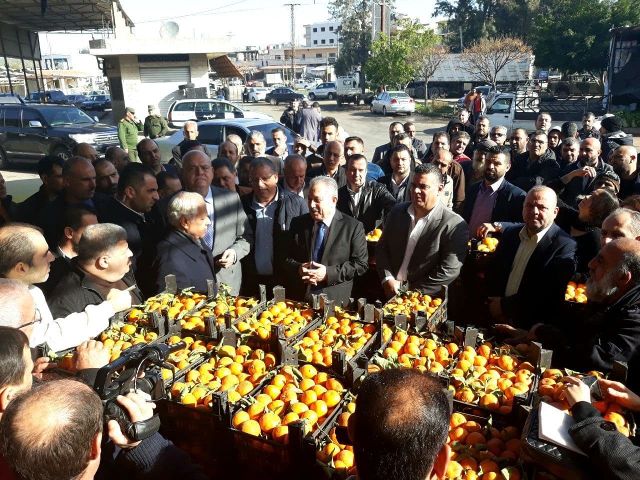 حسين عرنوس رئيس مجلس الوزراء يتفقد واقع تسويق الحمضيات في طرطوس