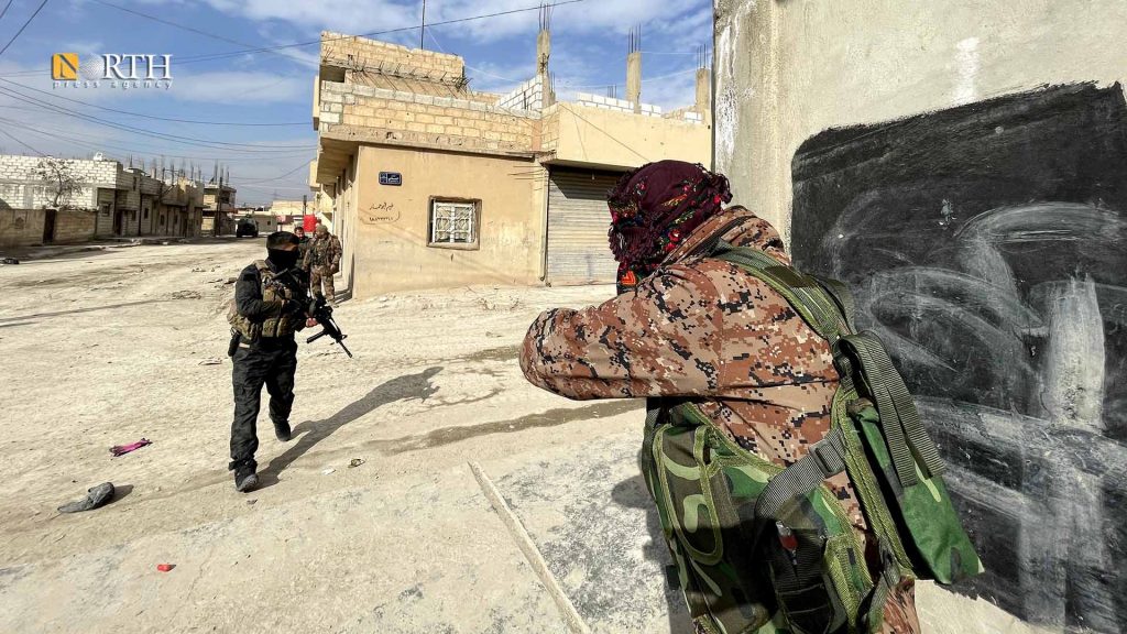 مقاتلون لقوات سوريا الديمقراطية يطوقون سجن الصناعة في الحسكة- أورهان قره مان/ نورث برس